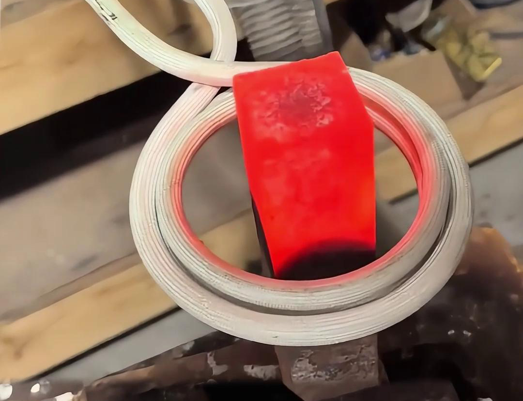 高频加热机:类三角铁锹小型工具淬火热处理的高效之选(图2) 高频加热机:类三角铁锹小型工具淬火热处理的高效之选(图2)