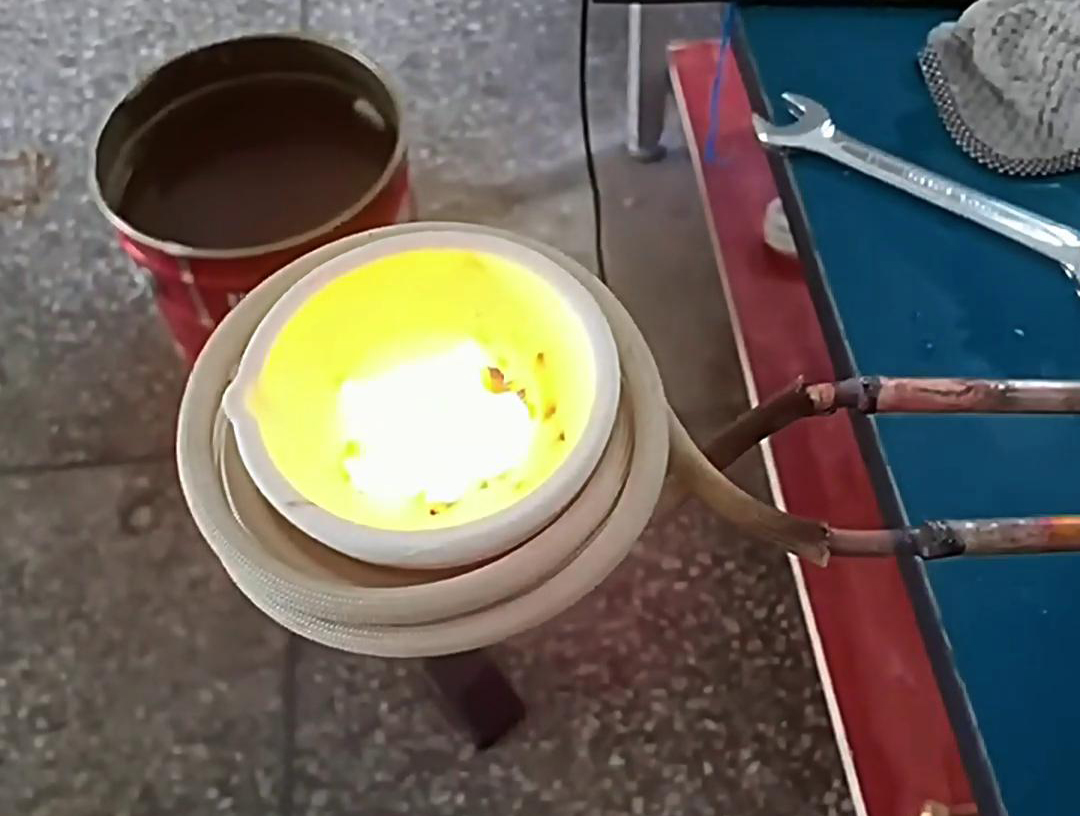 220V 小型贵金属熔炼炉：多场景适用的熔炼小能手
