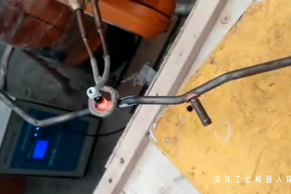 手持式高频焊机搭配工业机器人与麻豆中文字幕钎焊的完美融合