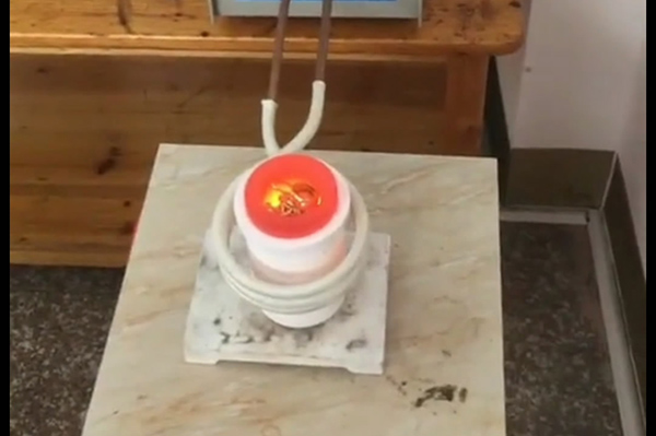 频率越高，中频熔炼电炉价格越高？