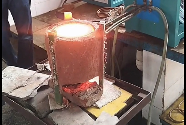 如何操作电加热炉？